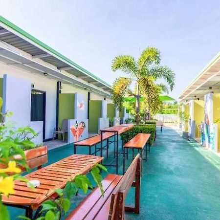OYO 450 Rawai Studios Resort Exterior foto